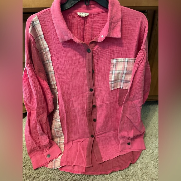 POL Tops - NWOT POL COTTON GAUZE SHACKET
